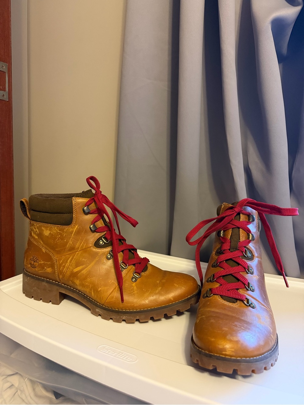 Timberland Tan Leather Ankle Boots with Red Laces